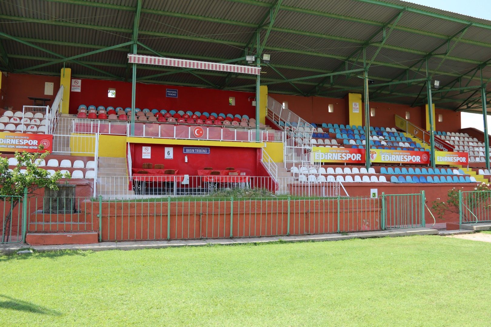25 Kasım Futbol Stadyumu