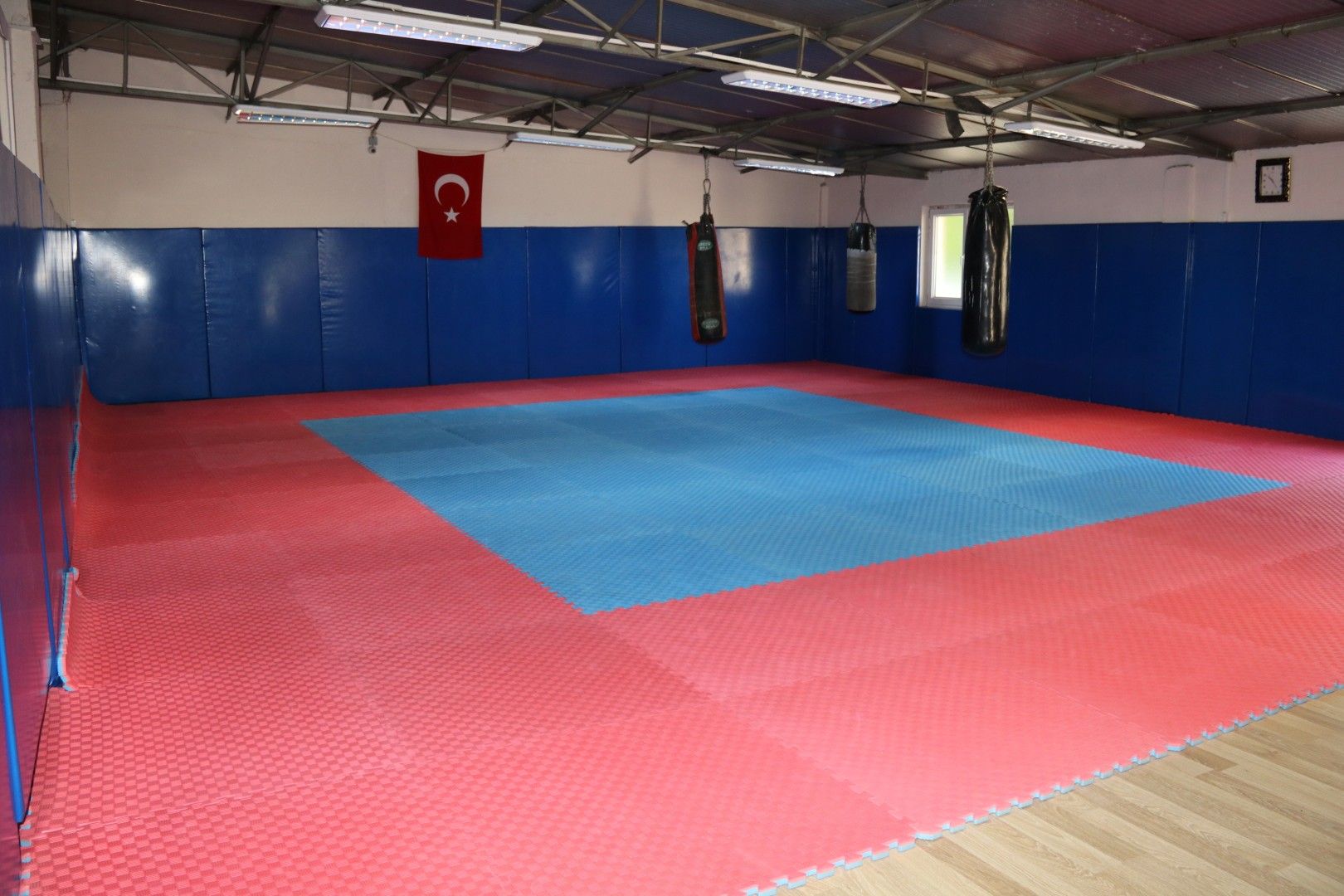 Ekrem Demiray Spor Salonu