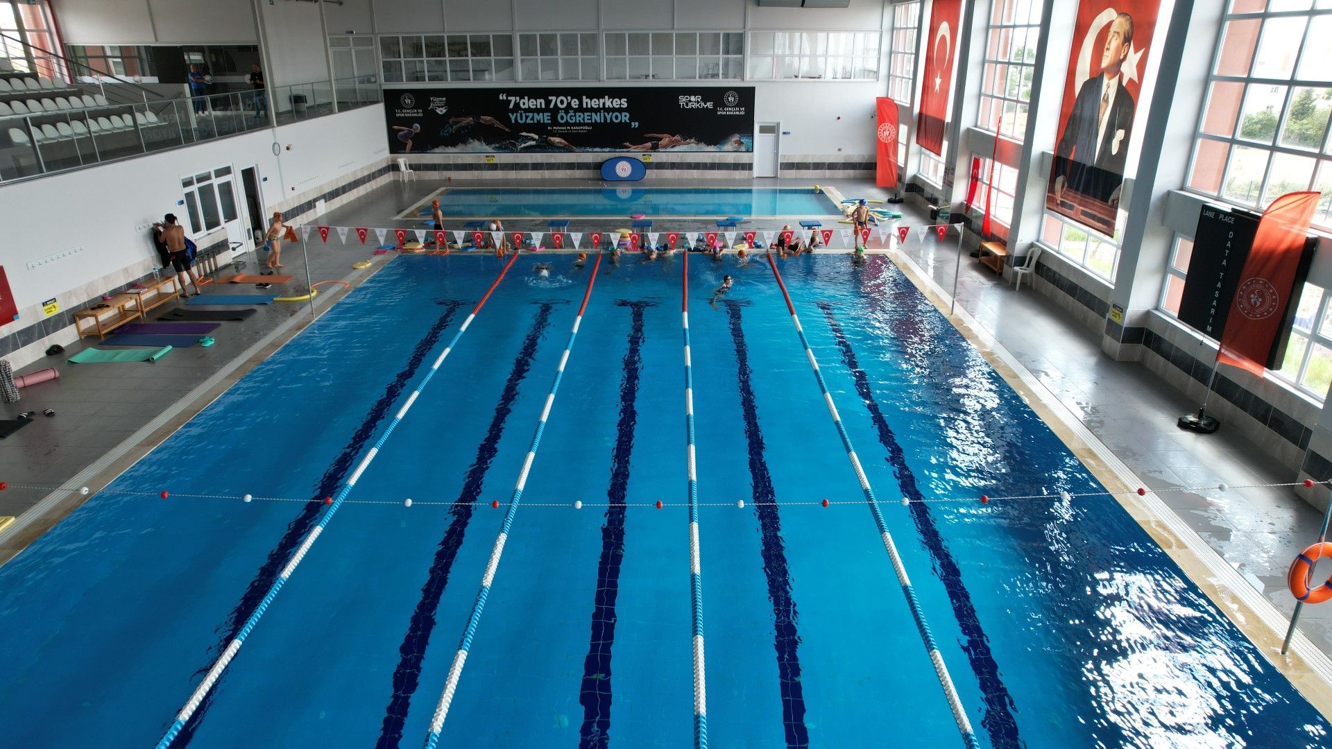 Orhan Çetin Yarı Olimpik Kapalı Yüzme Havuzu