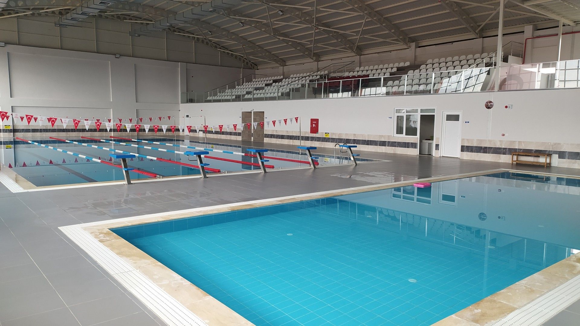 Orhan Çetin Yarı Olimpik Kapalı Yüzme Havuzu