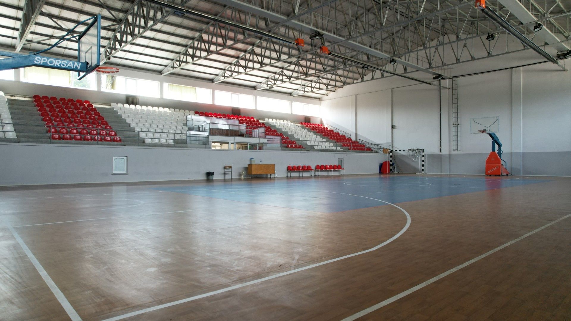 Lalapaşa Spor Salonu