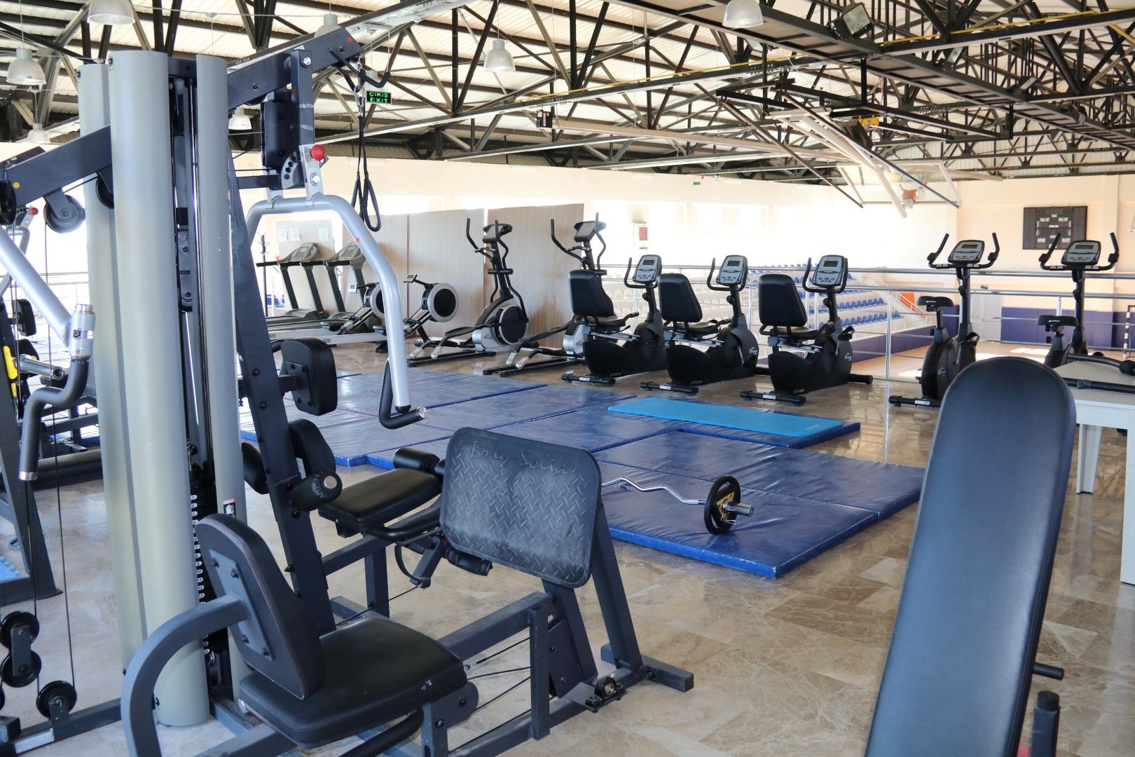 Lalapaşa Spor Salonu